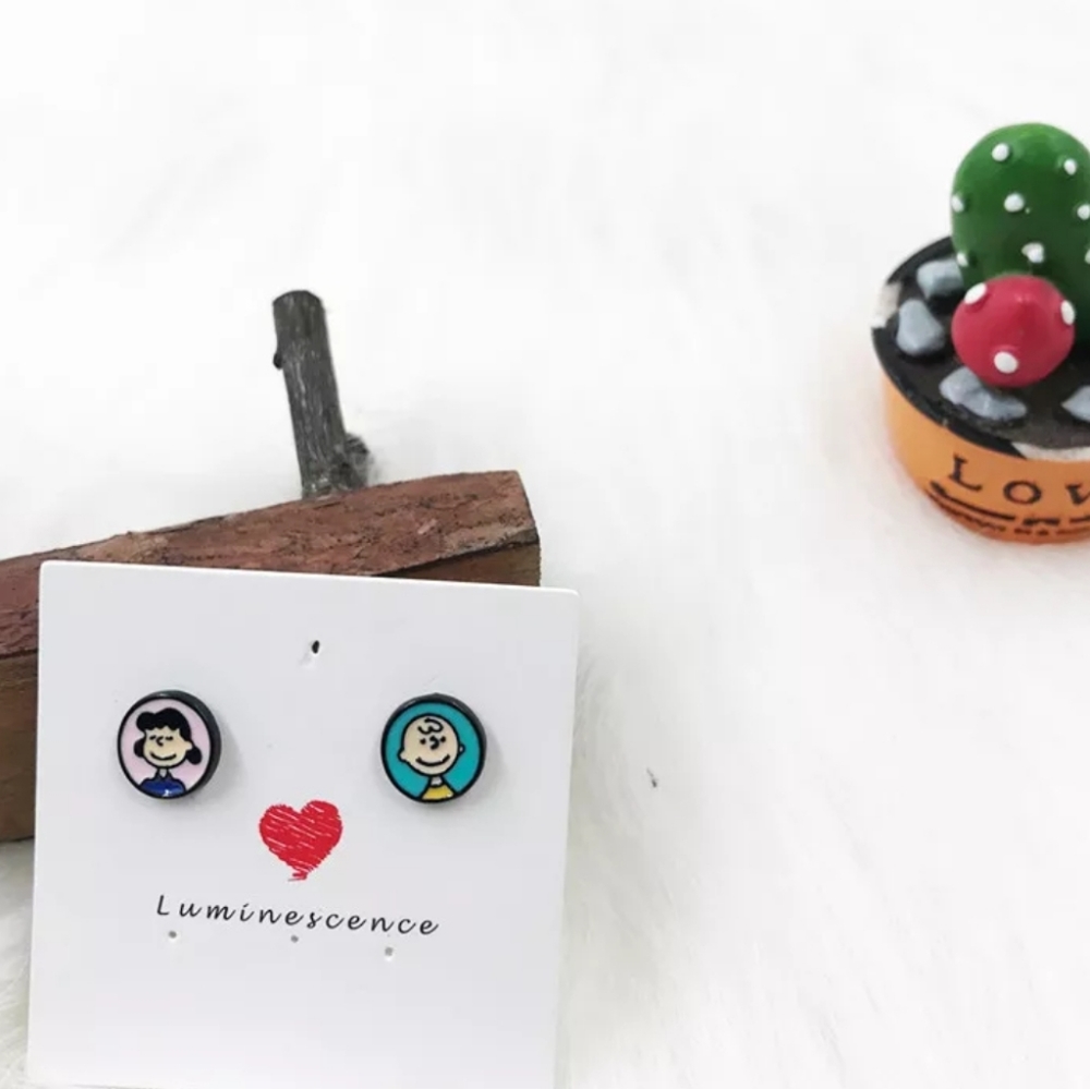 PEANUTS ENAMEL HYPOALLERGENIC STUD EARRINGS